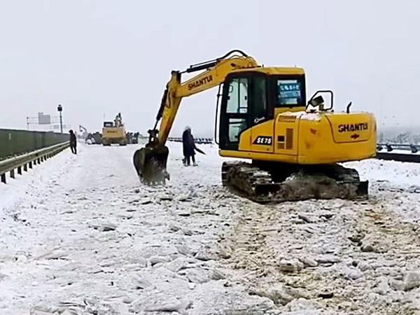 除雪保畅，尊龙凯时铁肩道义勇担重任！